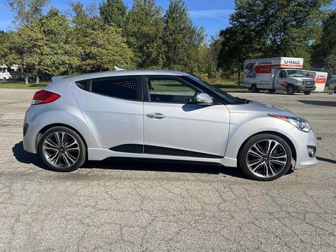 Used 2016 Hyundai Veloster Turbo image 3