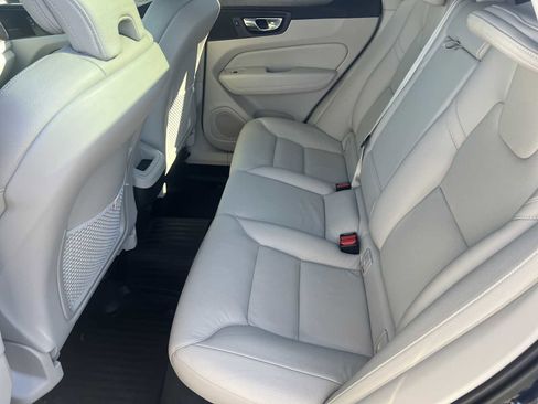 Used 2022 Volvo XC60 B5 Momentum w/ Advanced Package image 22