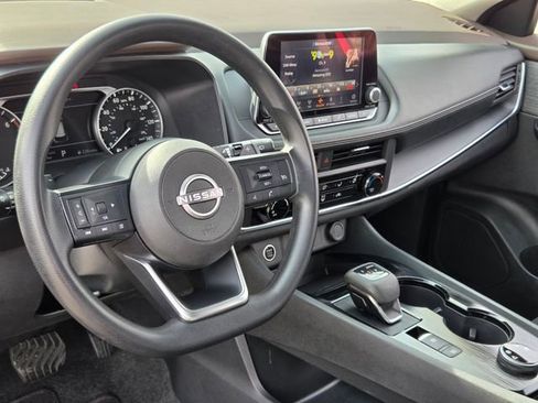 Used 2023 Nissan Rogue S image 11