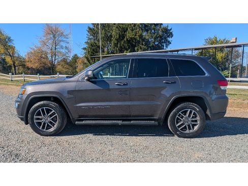 Used 2020 Jeep Grand Cherokee Laredo w/ Laredo X Package image 4
