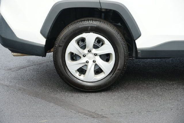 Used 2021 Toyota RAV4 LE FWD image 10