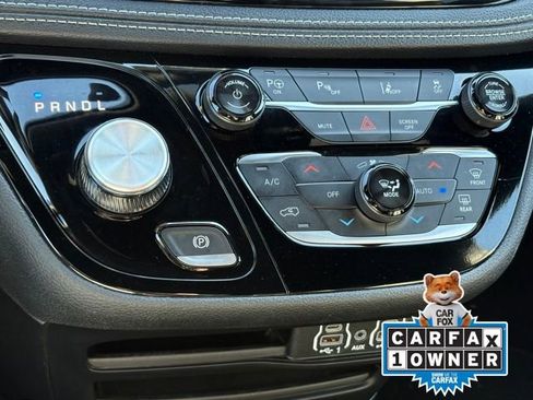 Used 2024 Chrysler Pacifica Select image 14