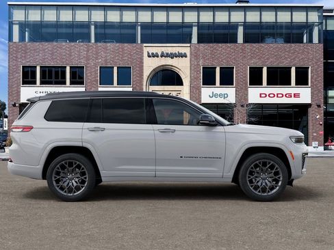 New 2026 Jeep Grand Cherokee L Summit w/ Obsidian Package AWD/4WD image 21