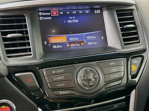 Used 2017 Nissan Pathfinder SV FWD image 18