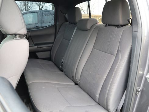 Used 2017 Toyota Tacoma TRD Sport image 34