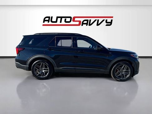 Used 2025 Ford Explorer ST-Line w/ Premium Package image 8