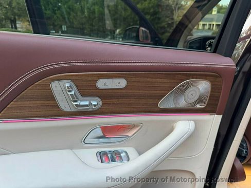Used 2024 Mercedes-Benz Maybach GLS 600 Maybach GLS 600 4MATIC SUV image 19