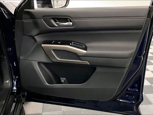 New 2025 Nissan Pathfinder Platinum w/ Lighting Package (N93) image 37