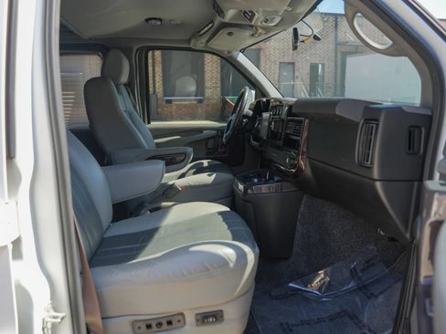 Used 2012 GMC Savana 1500 RWD image 29