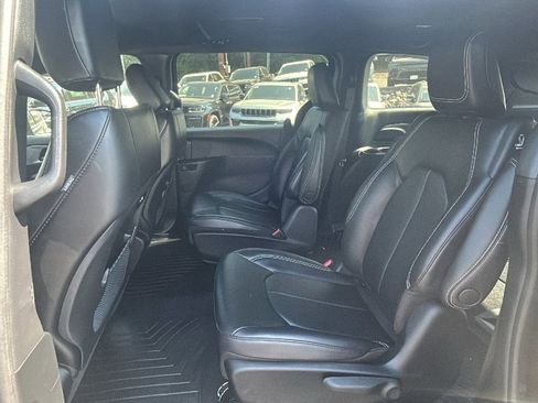 Certified 2023 Chrysler Pacifica Touring-L w/ S Appearance Package FWD image 31