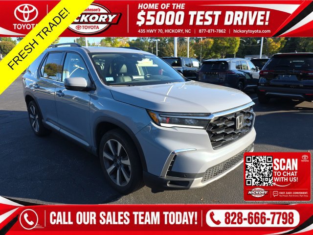 Used 2024 Honda Pilot Touring image 1