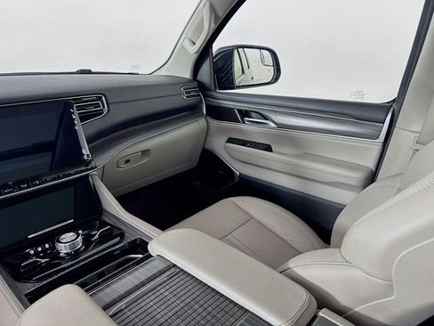 Used 2024 Jeep Wagoneer L Series III w/ Premium Group I AWD/4WD image 29