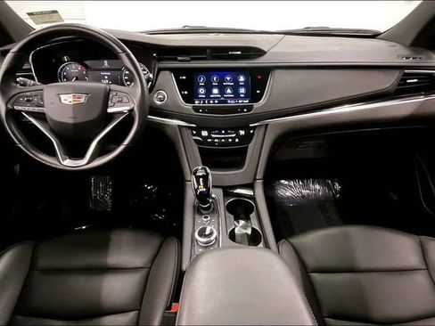 Used 2024 Cadillac XT6 Luxury image 16