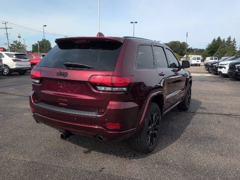 Used 2019 Jeep Grand Cherokee Altitude AWD/4WD image 7