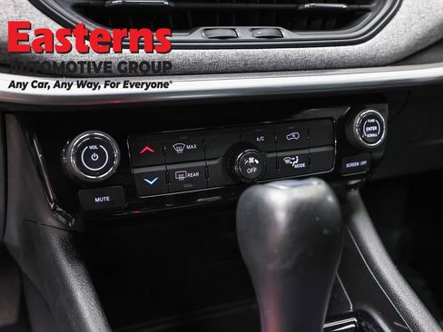 Used 2024 Jeep Compass Latitude AWD/4WD image 19