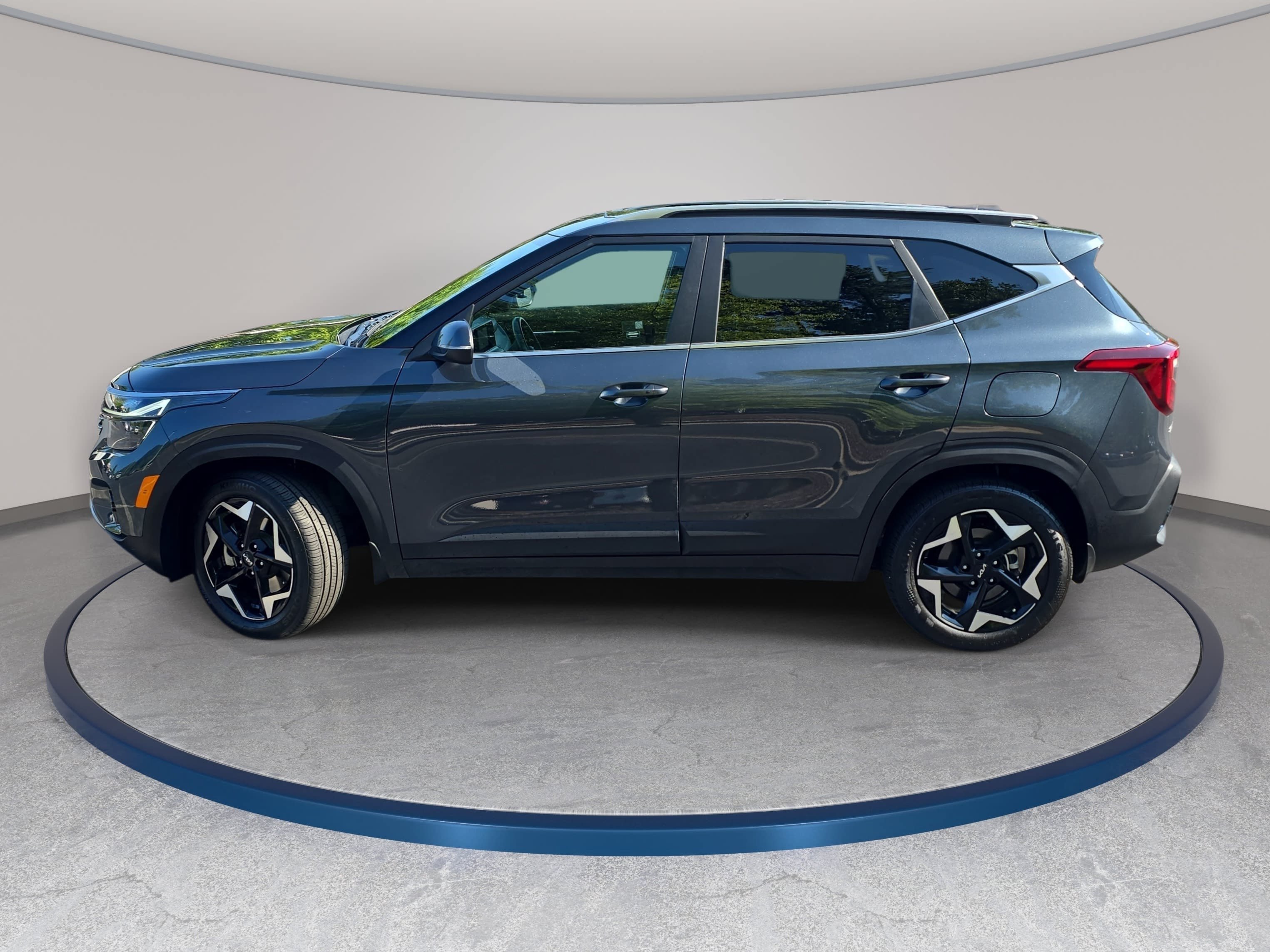 Used 2025 Kia Seltos EX w/ EX Sunroof Package AWD/4WD image 8
