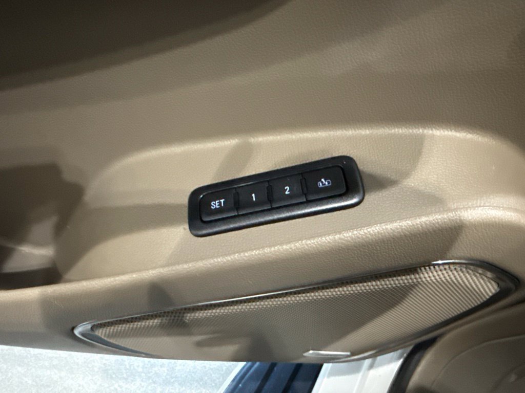 Used 2017 GMC Yukon SLT w/ Premium Edition AWD/4WD image 26
