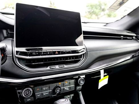 New 2026 Jeep Compass Latitude image 14