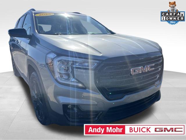 Used 2023 GMC Terrain SLT w/ Tech Package FWD image 2