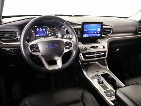 Used 2022 Ford Explorer XLT w/ Equipment Group 202A image 2