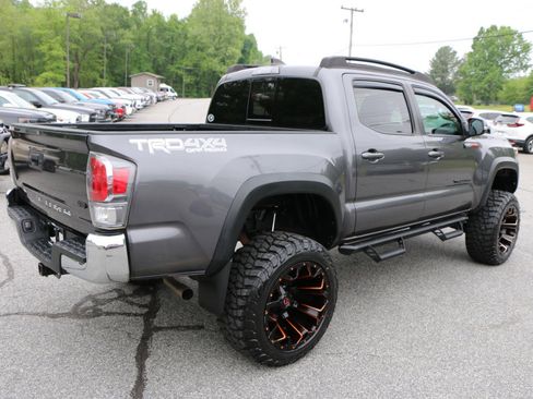 Used 2022 Toyota Tacoma TRD Off-Road AWD/4WD image 8