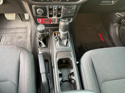 Used 2024 Jeep Wrangler Unlimited Rubicon image 22