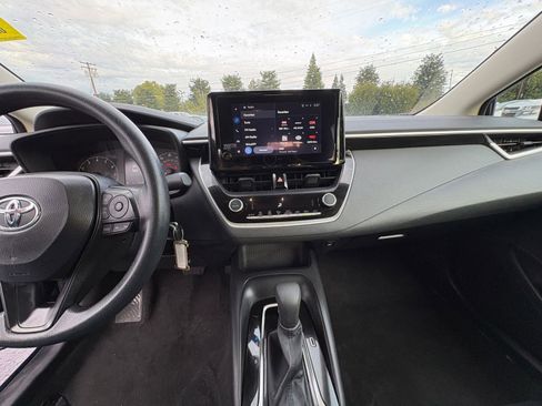 Used 2025 Toyota Corolla LE image 18