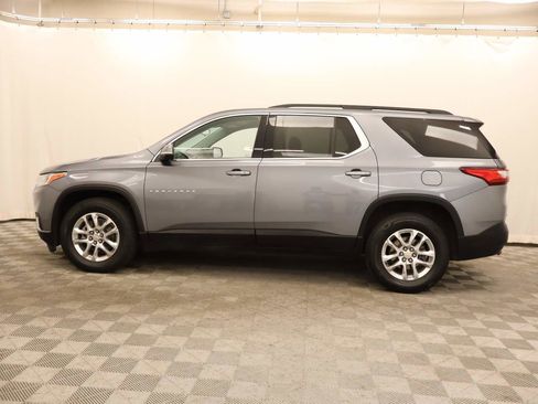 Used 2021 Chevrolet Traverse LT image 2