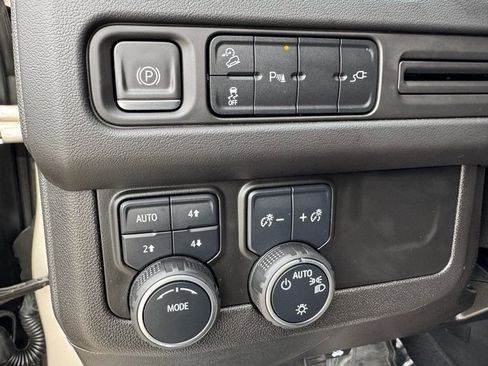 Used 2021 Chevrolet Suburban Z71 w/ Rear Media and Nav Package image 28