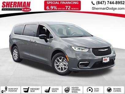 New 2025 Chrysler Pacifica Select
