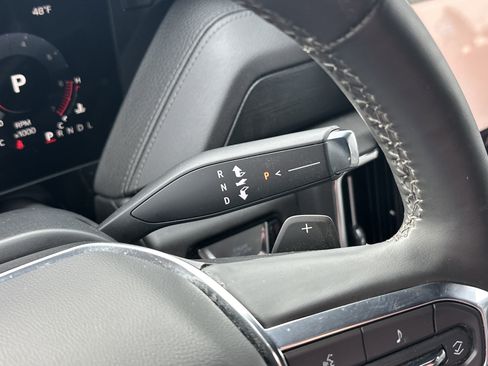 Used 2025 GMC Yukon XL Denali image 21