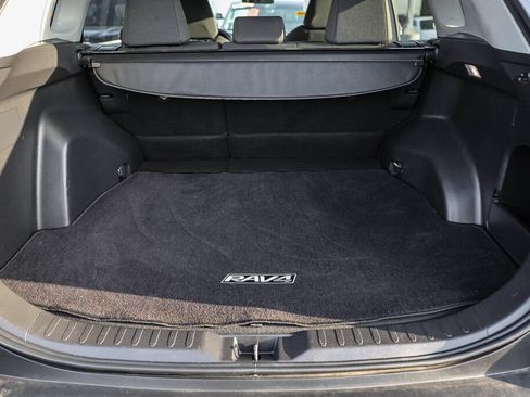 Certified 2022 Toyota RAV4 LE w/ Carpet Mat Package (TMS) AWD/4WD image 26
