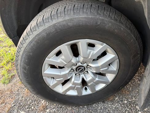 Used 2024 Nissan Frontier SV w/ SV Convenience Package image 10