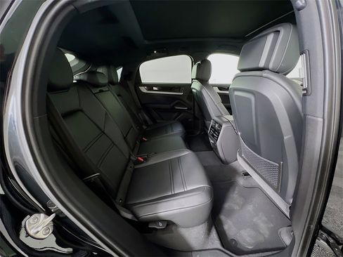 New 2026 Porsche Cayenne Base image 29