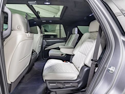 Used 2026 Cadillac Escalade V w/ LPO, Onyx Lite Package AWD/4WD image 40