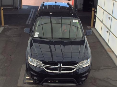 Used 2019 Dodge Journey SE FWD image 2