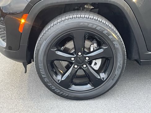 Used 2022 Jeep Grand Cherokee Altitude image 11