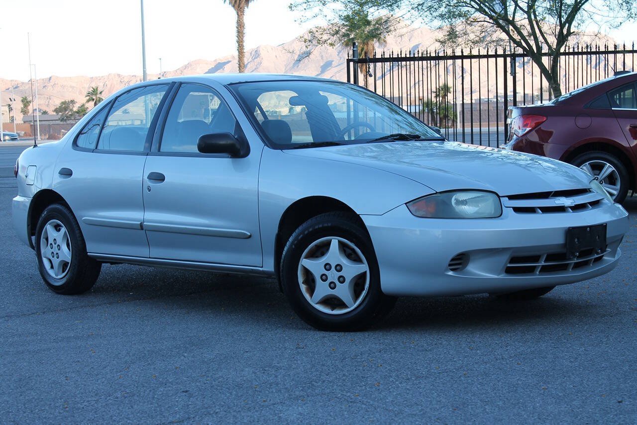 Used 2005 Chevrolet Cavalier Sedan w/ Preferred Equipment Group FWD image 4