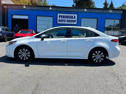 Used 2022 Toyota Corolla LE image 6