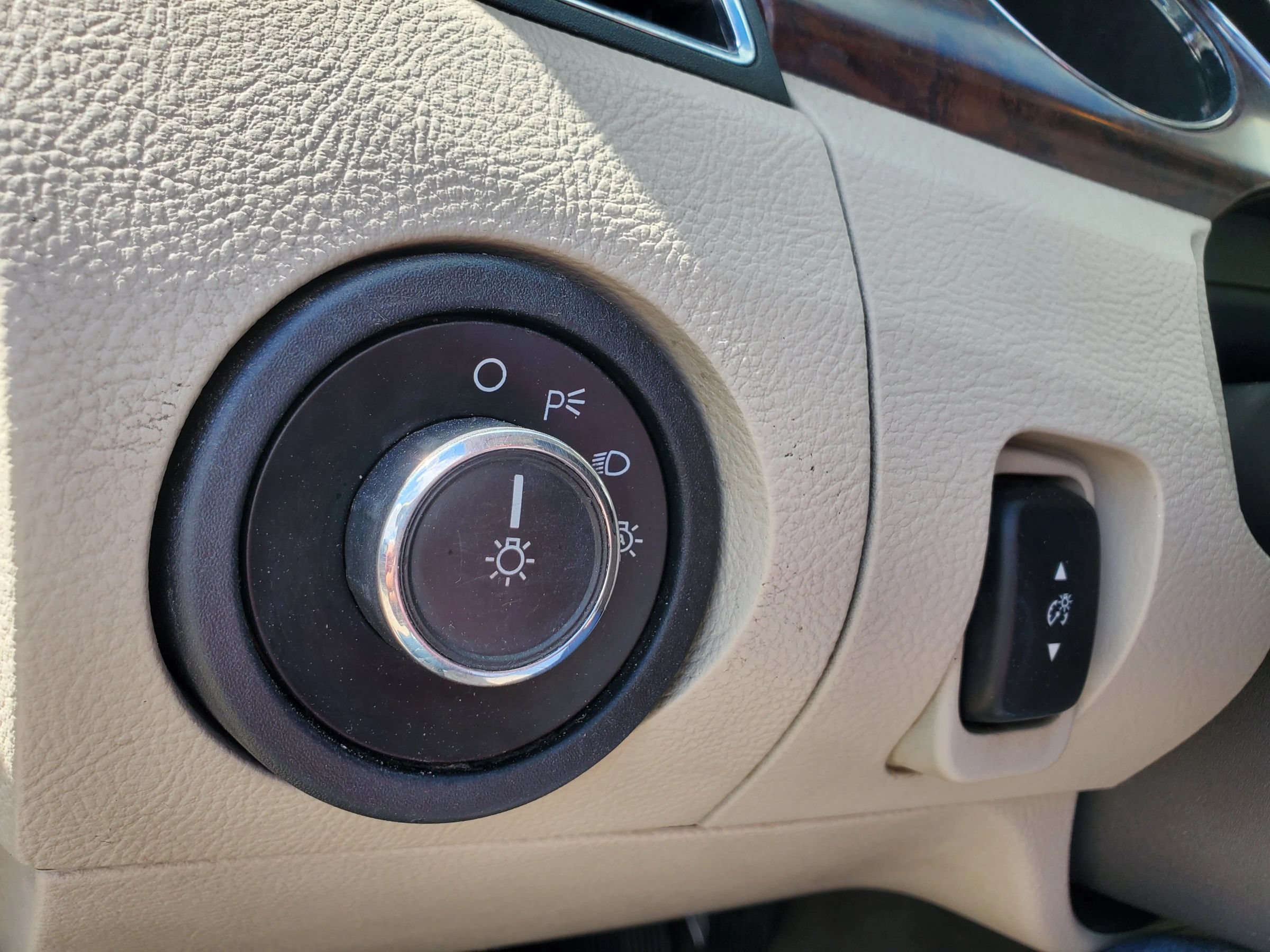 Used 2010 Ford Taurus SEL FWD image 43