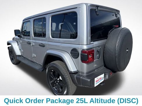 Used 2021 Jeep Wrangler Unlimited Sahara image 3