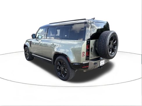 Used 2021 Land Rover Defender 110 X-Dynamic SE AWD/4WD image 5