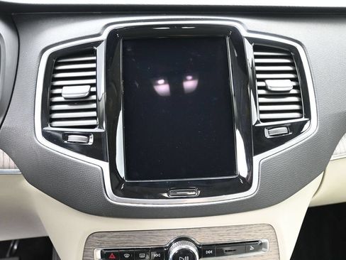 Used 2024 Volvo XC90 B6 Plus w/ Protection Package Premier AWD/4WD image 13