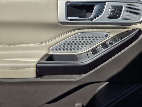 Used 2020 Ford Explorer Platinum w/ Premium Technology Package image 19