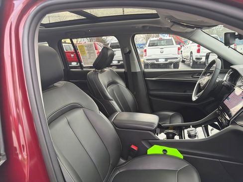 Certified 2023 Jeep Grand Cherokee Limited w/ Black Appearance Package image 26