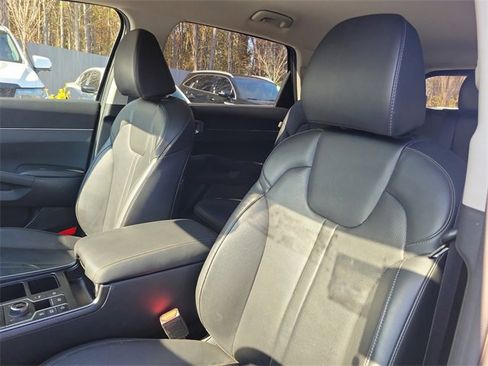 Certified 2025 Kia Sorento S image 16