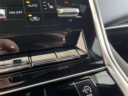 New 2025 Nissan Armada SL w/ Captain's Chari Seat Package image 35