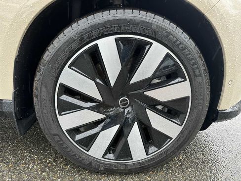 New 2025 Volvo EX90 Ultra w/ Protection Package Premier image 9