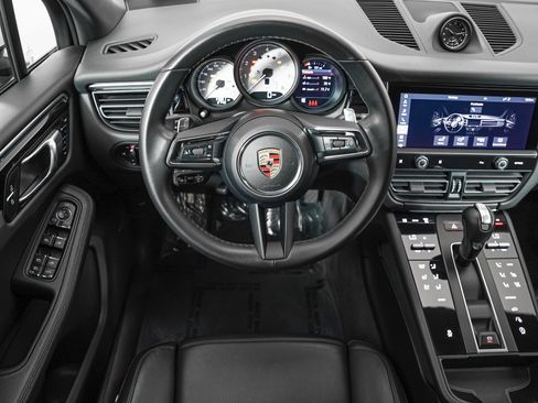 Certified 2024 Porsche Macan AWD/4WD image 16