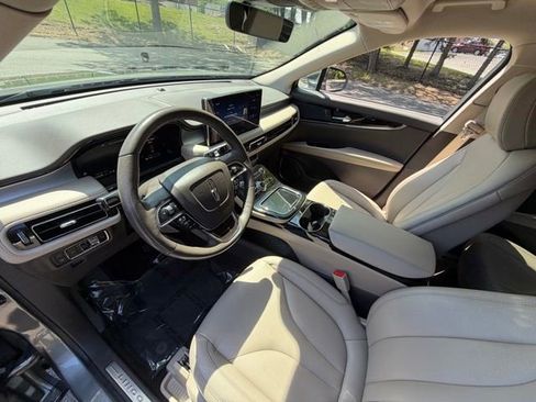 Used 2023 Lincoln Nautilus AWD image 16